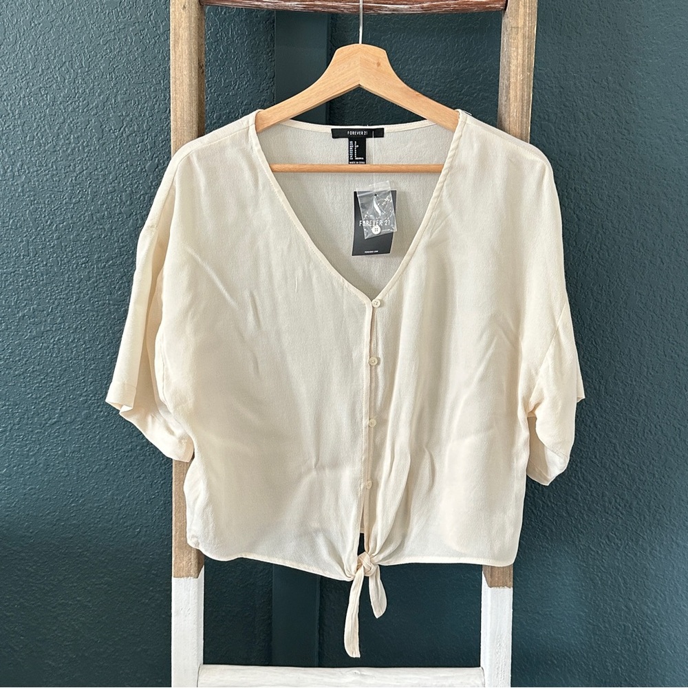 NWT Forever 21 Cream Cropped Tie-Front Blouse 100% Rayon Women’s Size Small